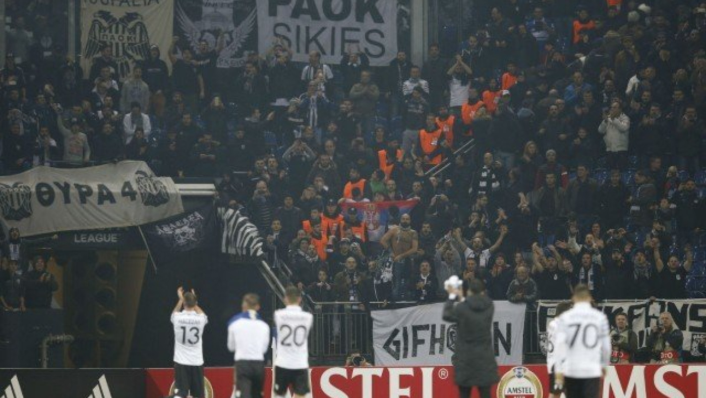 Το σόου της ασπρόμαυρης κερκίδας στο Γκελζενκίρχεν (vid)