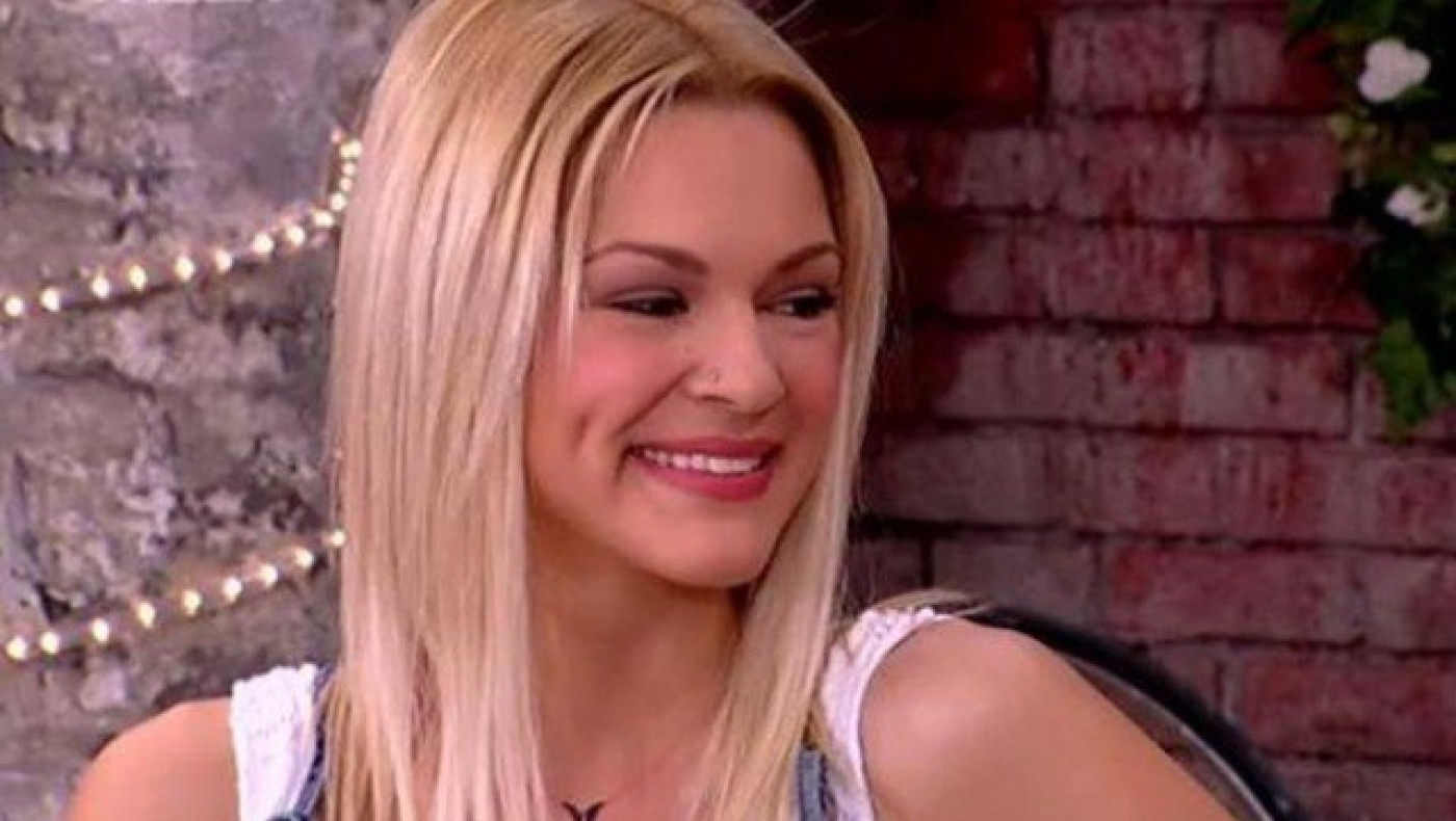 Tρομερά           οπίσθια      η Βίκυ Κάβουρα (pics)