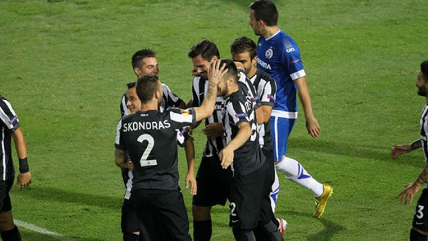 Πίσω από τα φώτα