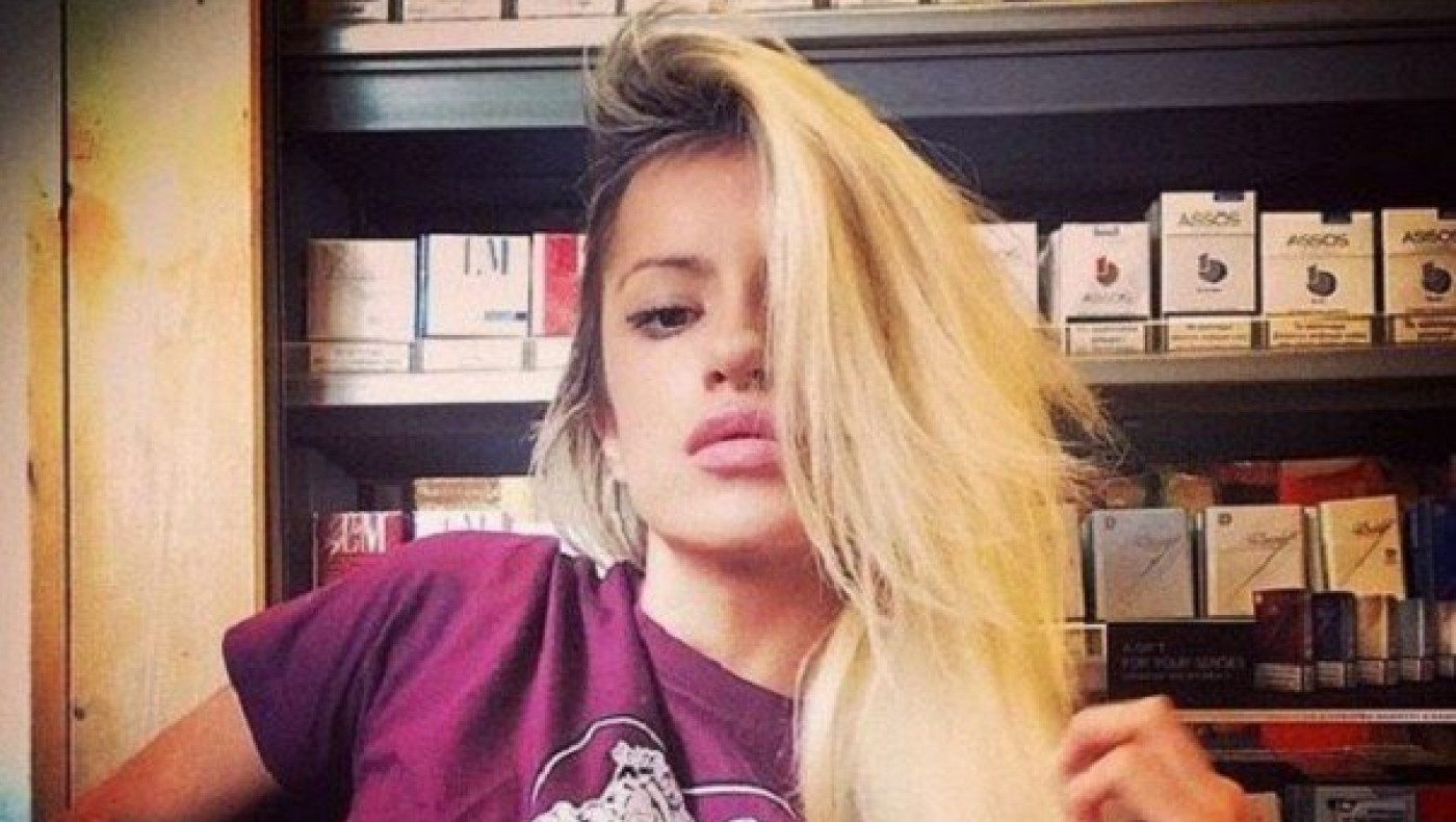 Η πανέμορφη περιπτερού - κόρη του Γ. Μητσιμπόνα! (pics)