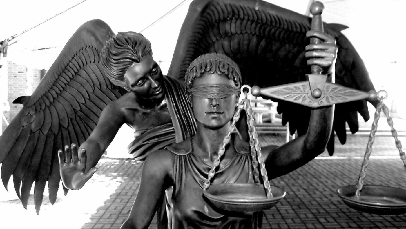 Σπάζοντας τον τσαμπουκά της δικαιοσύνης 