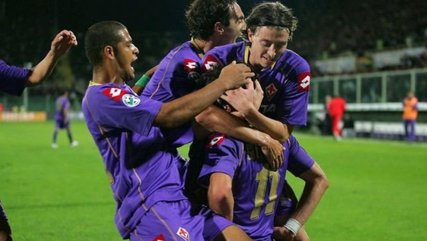 Στις έδρες τους και οι τρεις