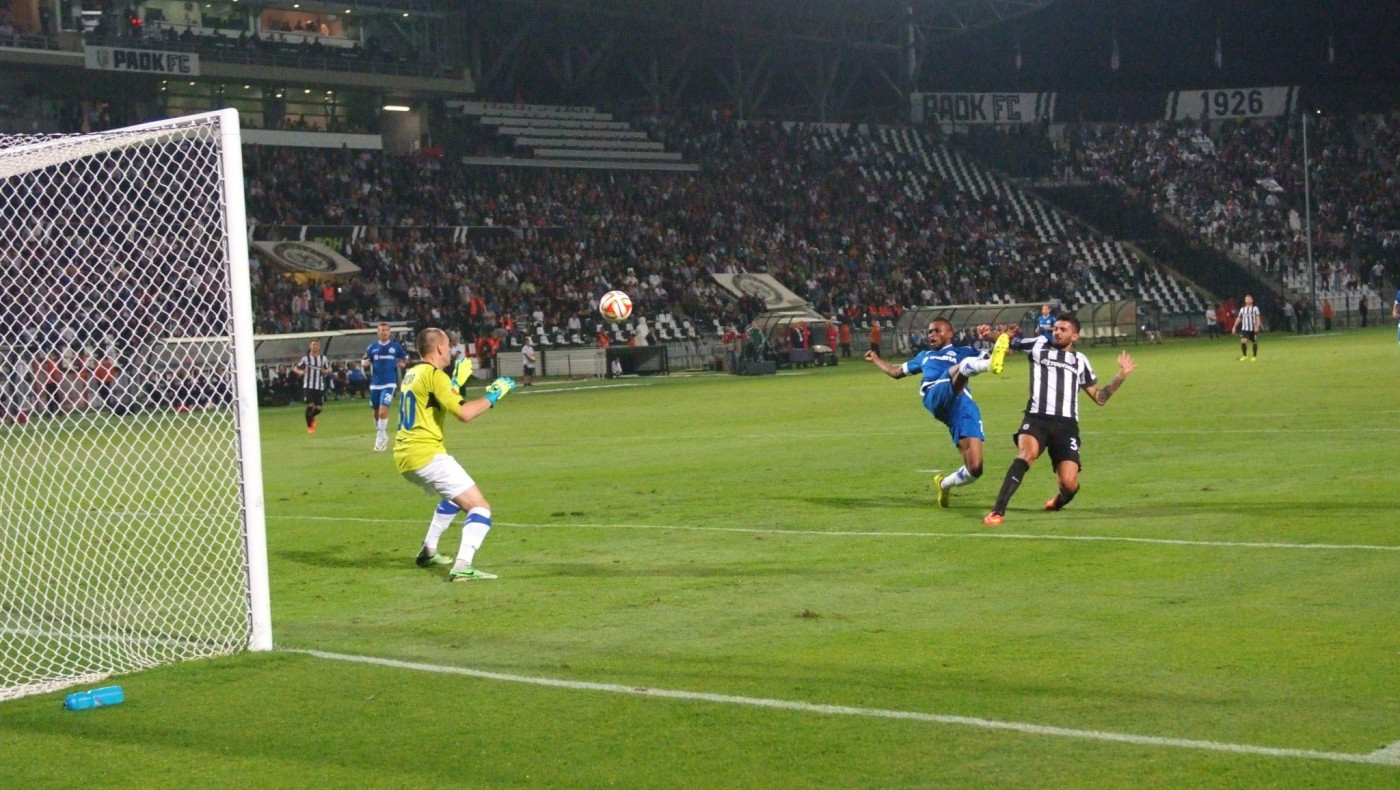 Τους αφήνει να παίξουν