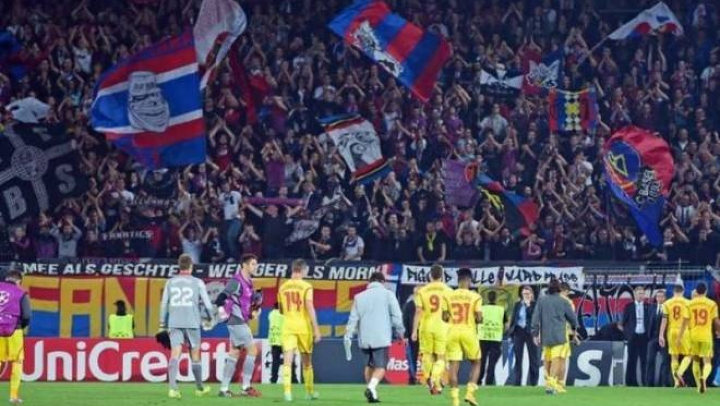 Βασιλεία - Λίβερπουλ: «Πλακώθηκαν» στους δρόμους οι οπαδοί (video)