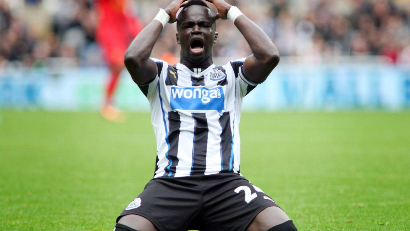 Δεν του φτάνουν οι δύο γυναίκες έχει και ερωμένη... (pic)