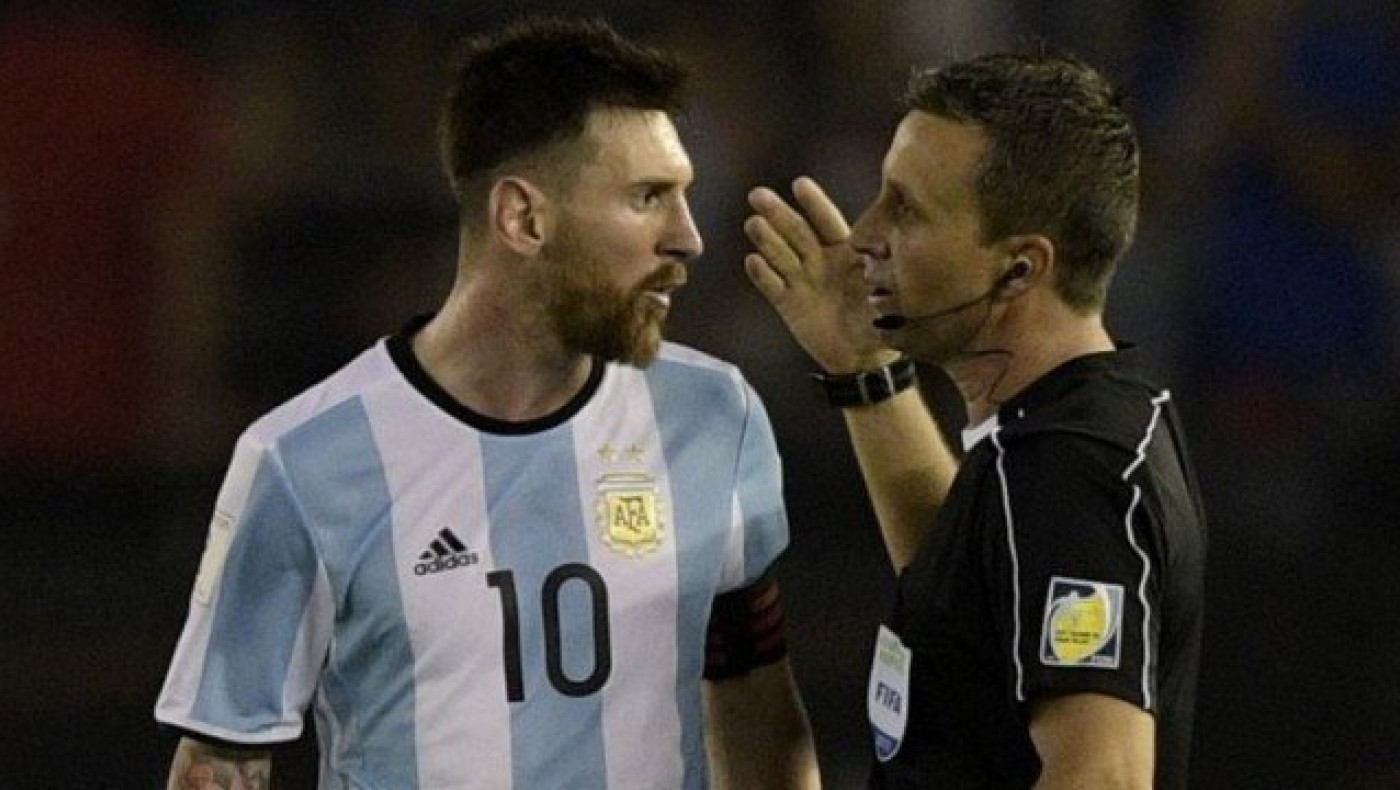 Η Μπαρτσελόνα στηρίζει         τον           Λιονέλ Μέσι