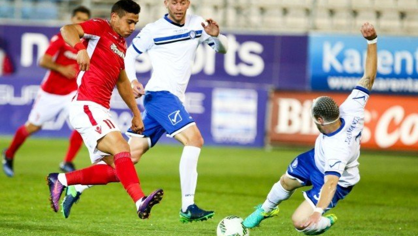 Ακούει                     κανείς     στον    Ηρακλή;