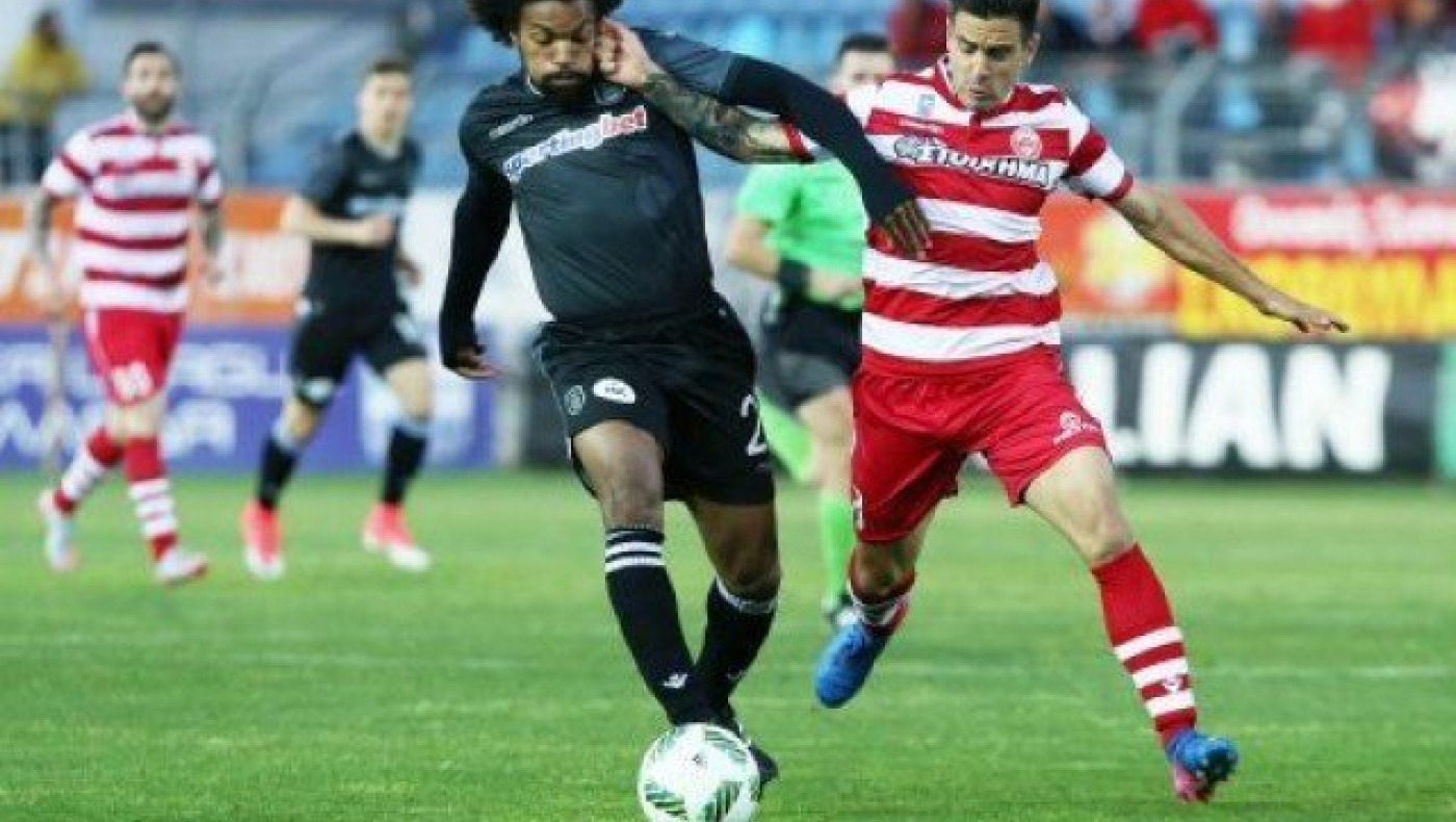 «Καθάρισε»    απλά    και     φουλάρει για την πρόκριση