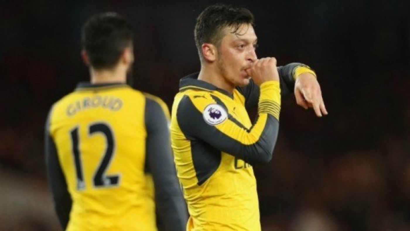 Συνεχίζει            να         ελπίζει   η Άρσεναλ