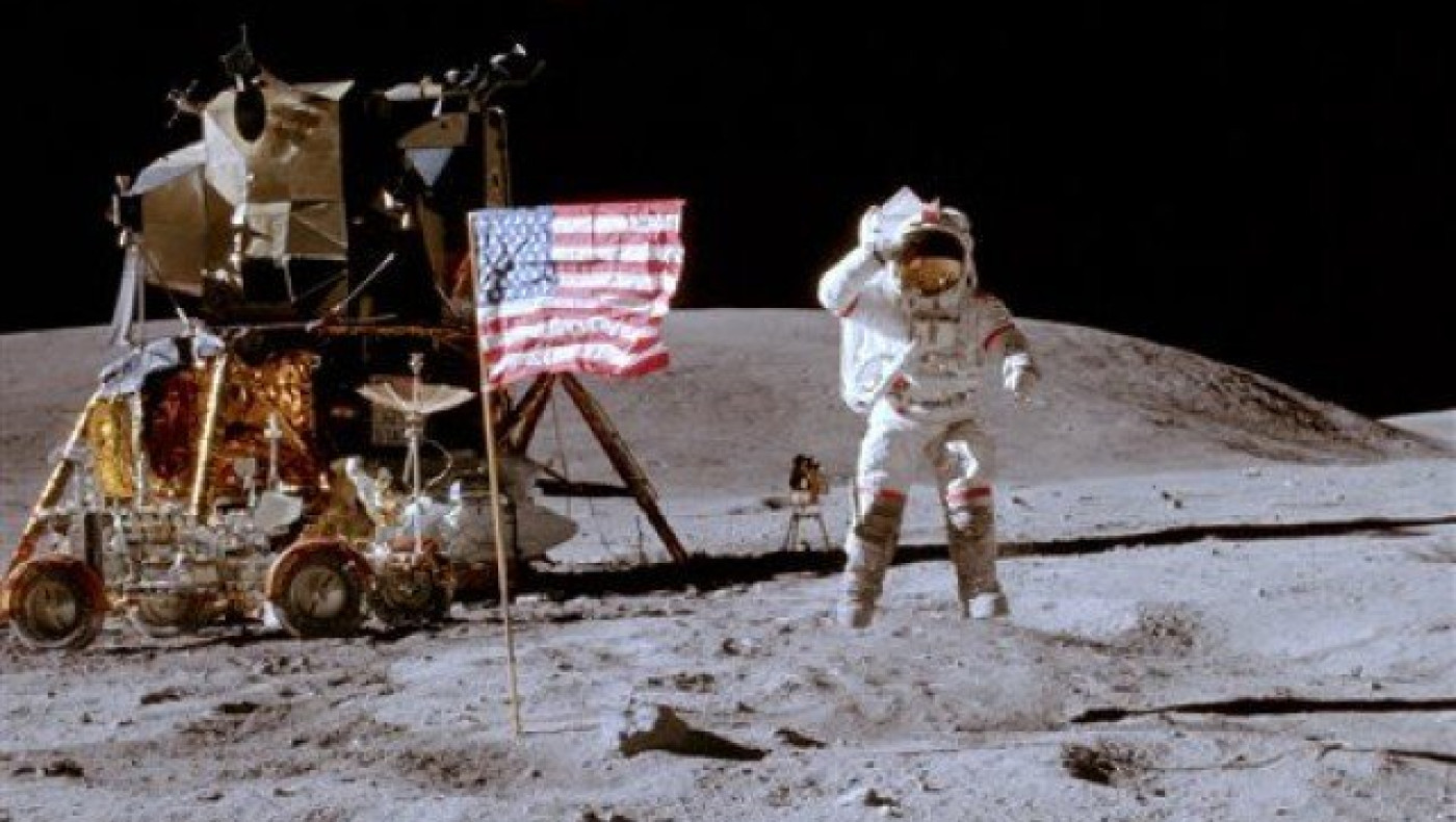 Οι αμερικανικές σημαίες στη Σελήνη στέκουν ακόμα, αλλά ξέβαψαν!