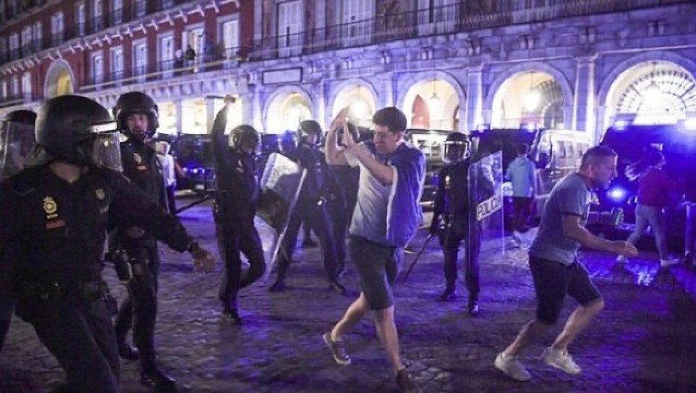 Στη                     φυλακή οχτώ οπαδοί της Λέστερ