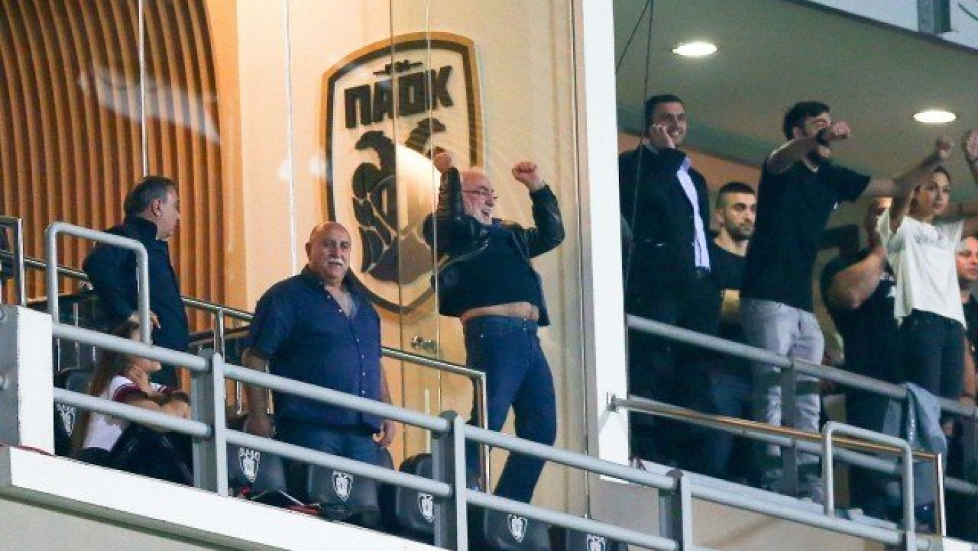 Σήκωσαν στα χέρια τον Ιβάν Σαββίδη στην Τούμπα (video)