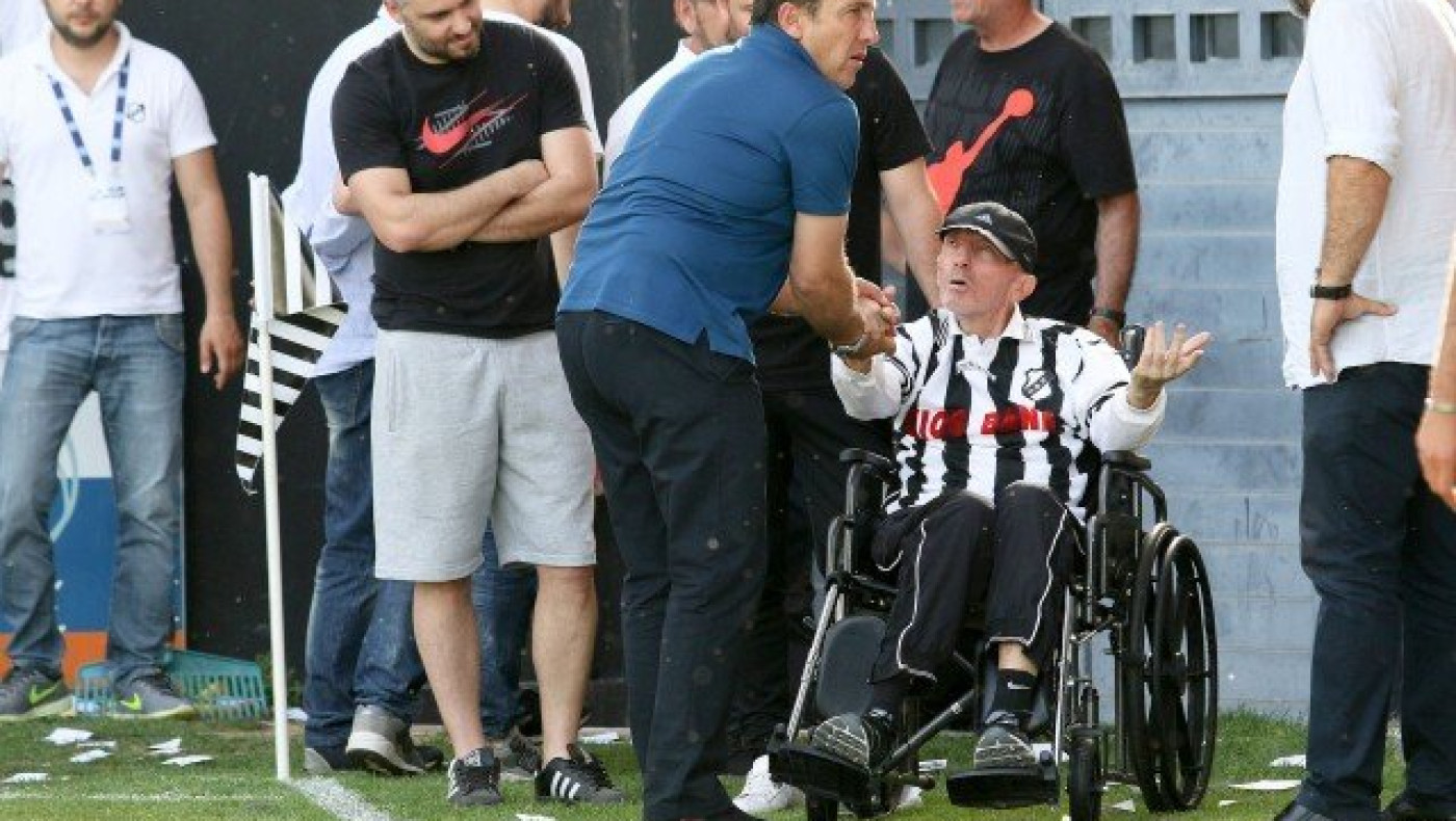 Συγκλονιστικές στιγμές με Γκέραρντ που επέστρεψε στο Γεντί Κουλέ (vid)