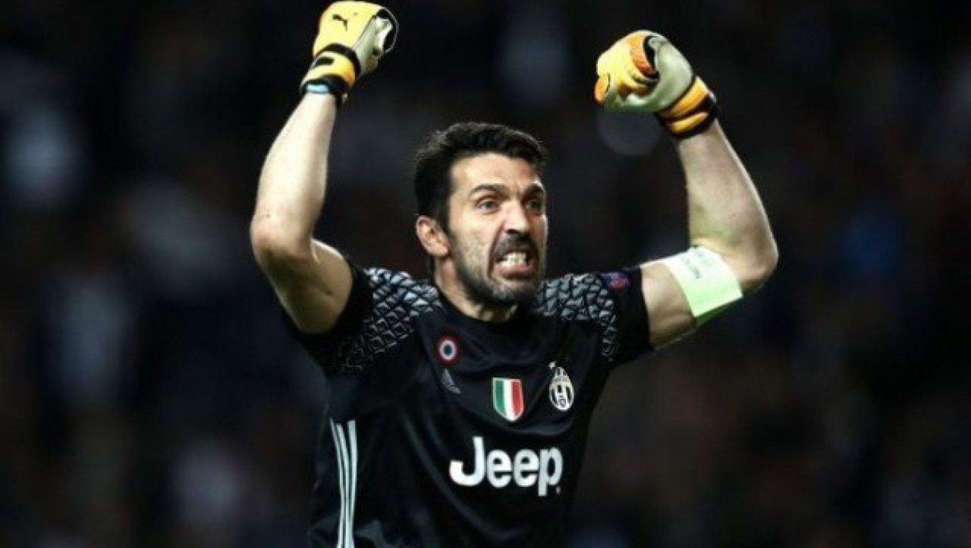 Αφού πήγε στον τελικό, είπε να κάνει και το τσιγαράκι του (Pic)