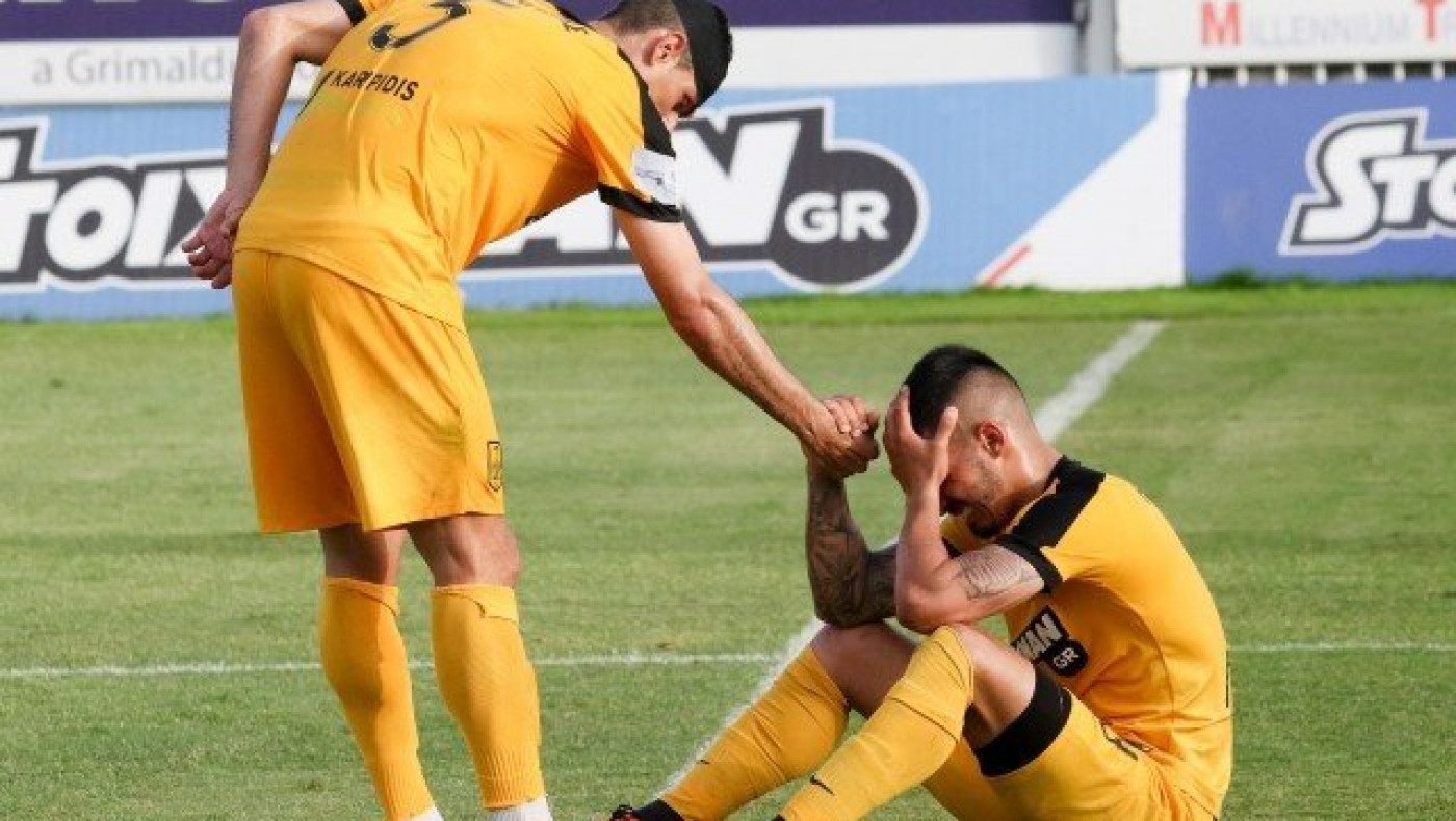 Μόνος     του «έθαψε»  το     όνειρο     της   ανόδου 