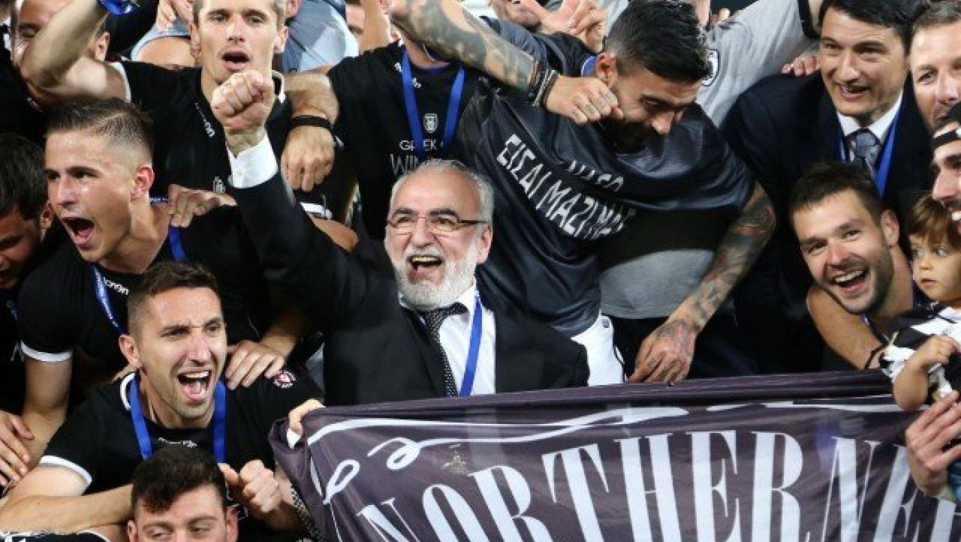 Οι πανηγυρισμοί του Ιβάν Σαββίδη με το κύπελλο στα χέρια (vid)