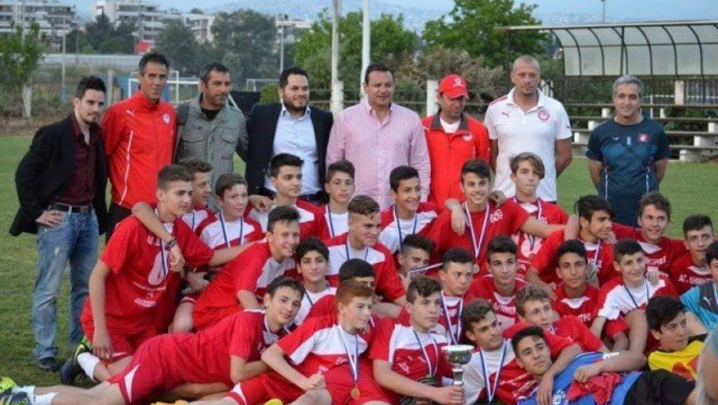 Οι «ερυθρόλευκοι» πανηγυρισμοί των μικρών πρωταθλητών στη Θεσσαλονίκη