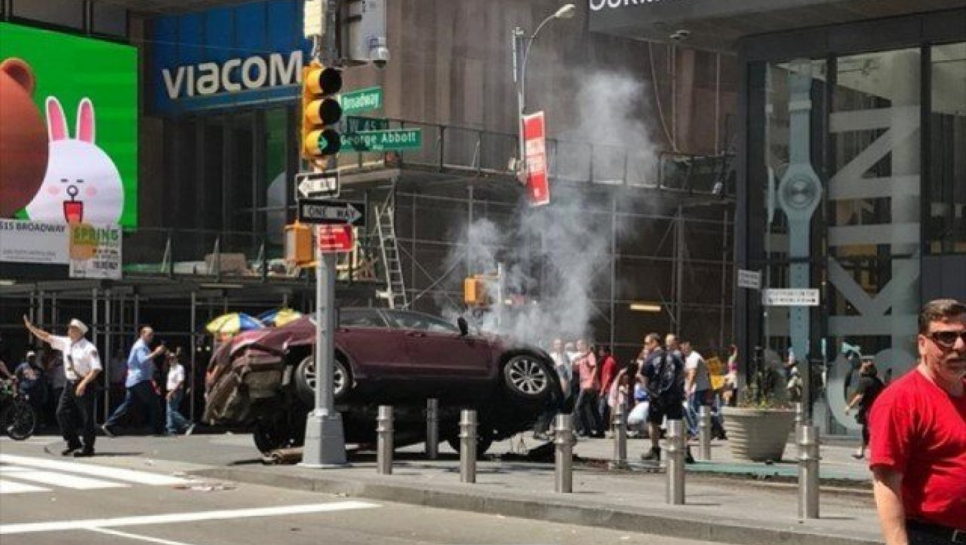 ΕΚΤΑΚΤΟ - Νέα Υόρκη: Όχημα χτύπησε πεζούς στην Times Square