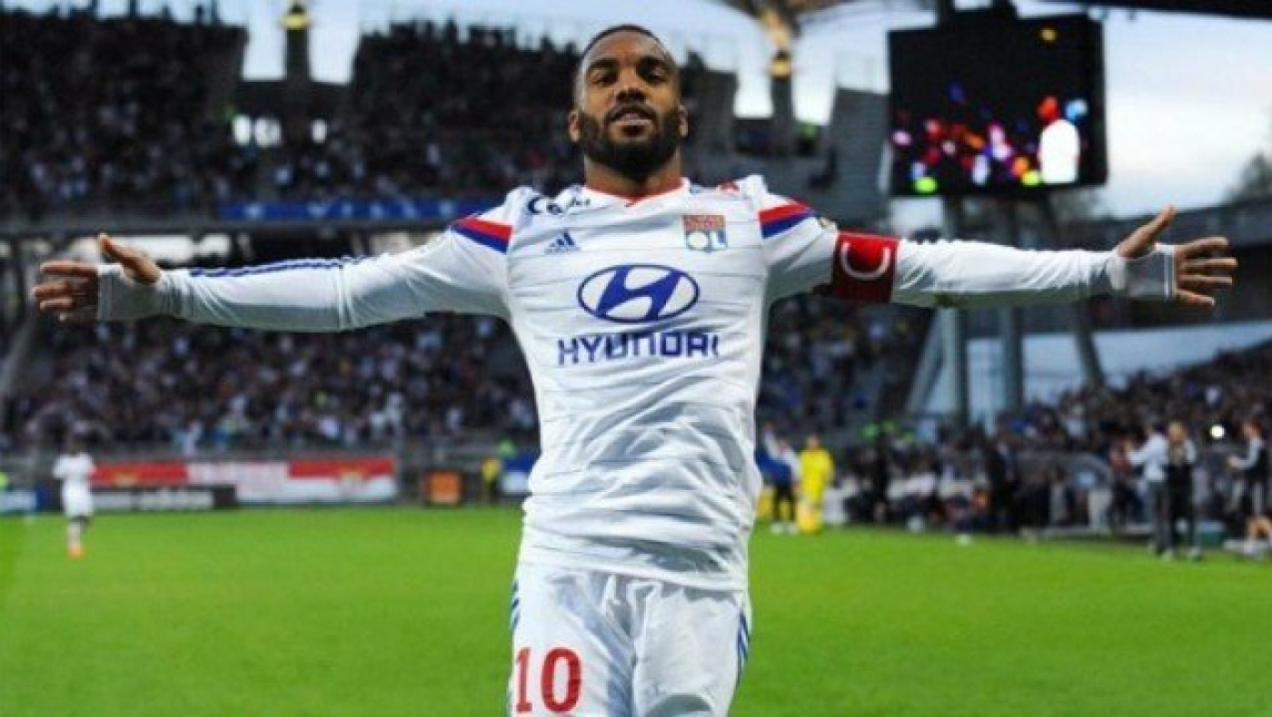 «Χτυπάει»              Λακαζέτ      η         Αρσεναλ!