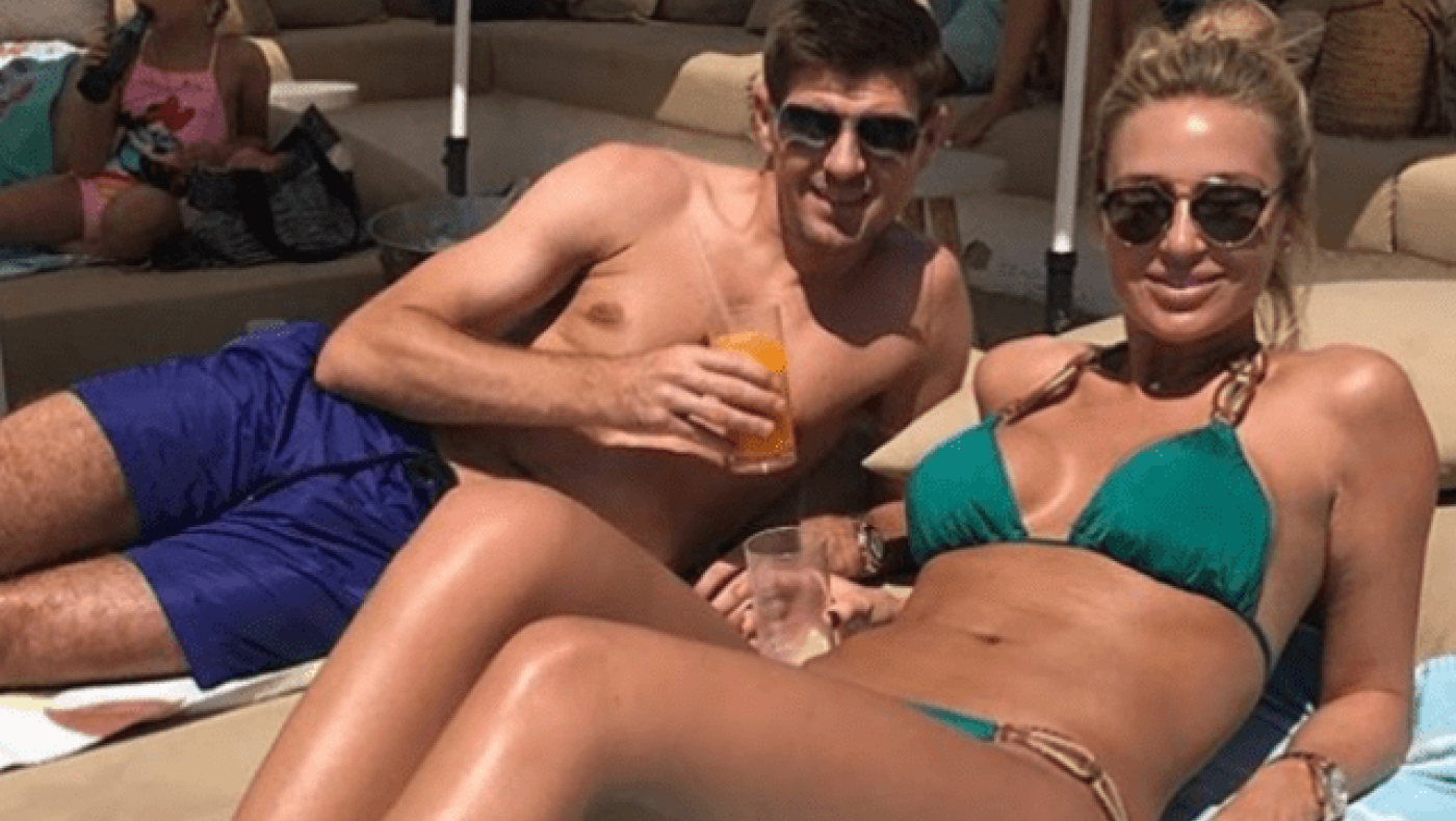 Ο Τζέραρντ στην Ίμπιζα μαζί με την καυτή σύζυγο! (pics)