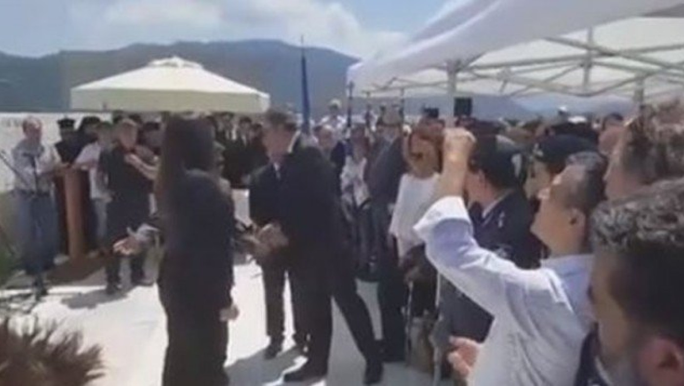 «Ο Γλέζος έβαλε με τα χέρια του στο μνημείο τη σημαία των κατακτητών»