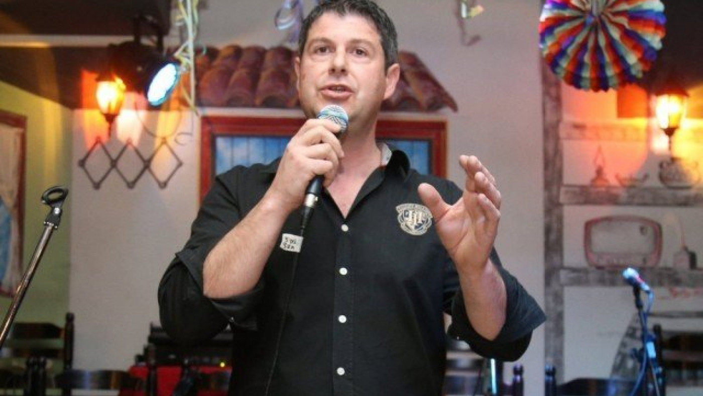 Αρετάκης: «Νομίζουν ότι μιλούν σε         αφελείς»