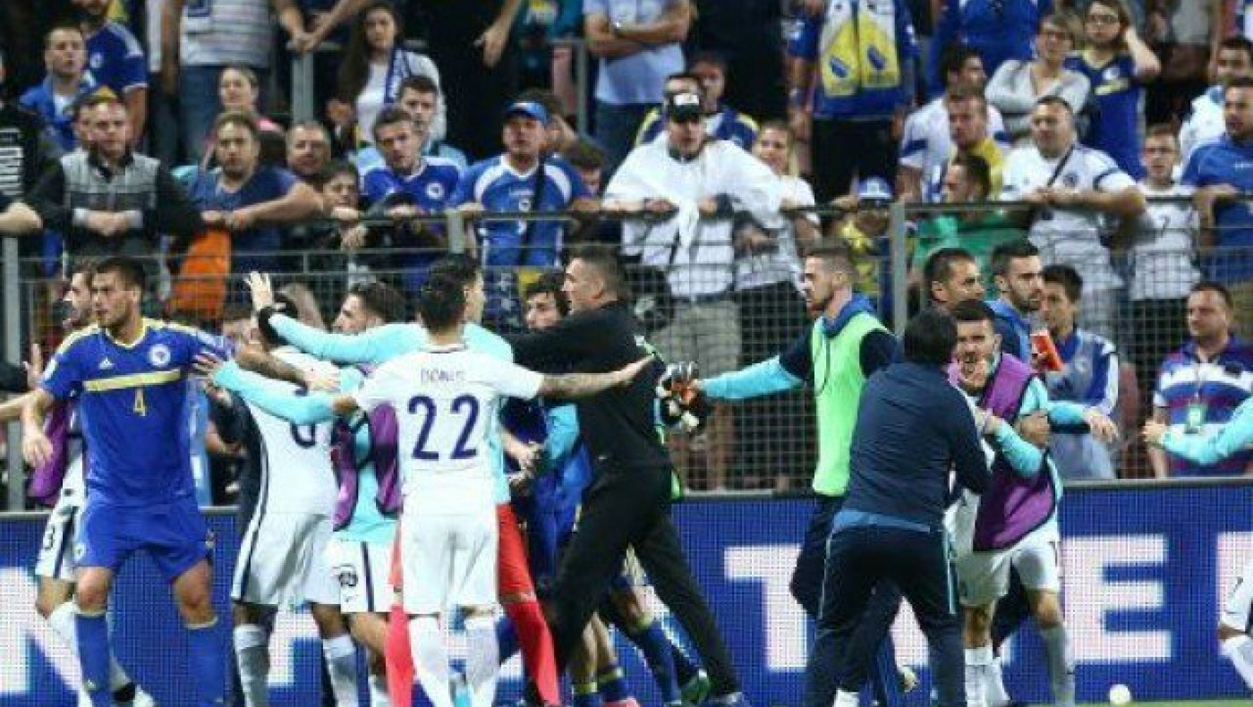 Σοκάρει το βίντεο της επίθεσης των Βόσνιων στους διεθνείς (video)