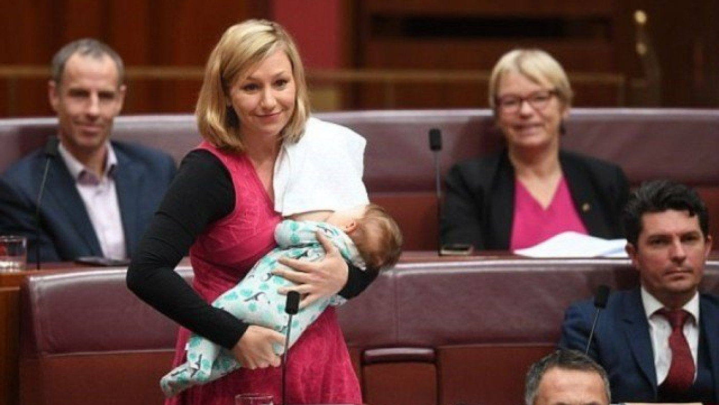 Πολιτικός μιλούσε στη βουλή και θήλαζε την κόρη της (ΒΙΝΤΕΟ)