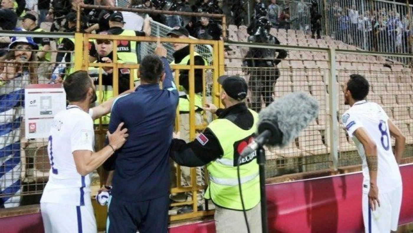 Γαλανόλευκος φάρος: «Μας προπηλάκισαν Βόσνιοι σεκιούριτι»