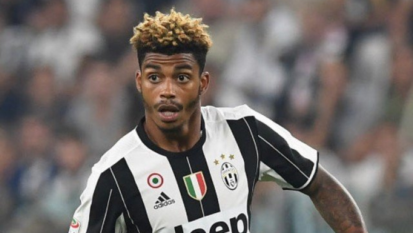 Παίκτης της Γιουβέντους ξεσάλωσε στην Μύκονο         (vid)