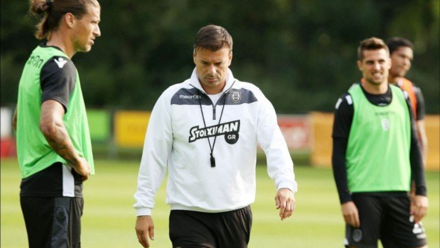 Μία στο καρφί,                       μία στο πέταλο