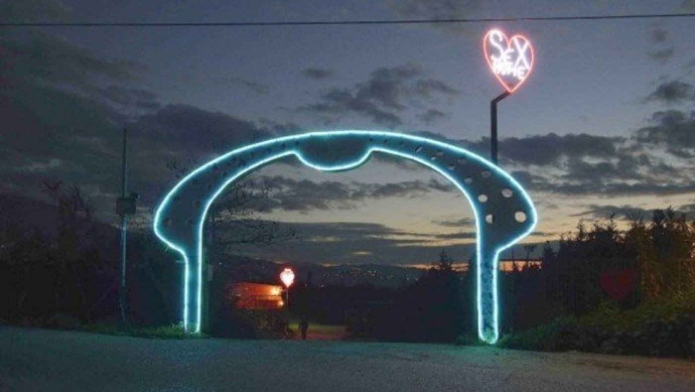 Ξανά ένας οίκος ανοχής χορηγός        σε ομάδα (pic)