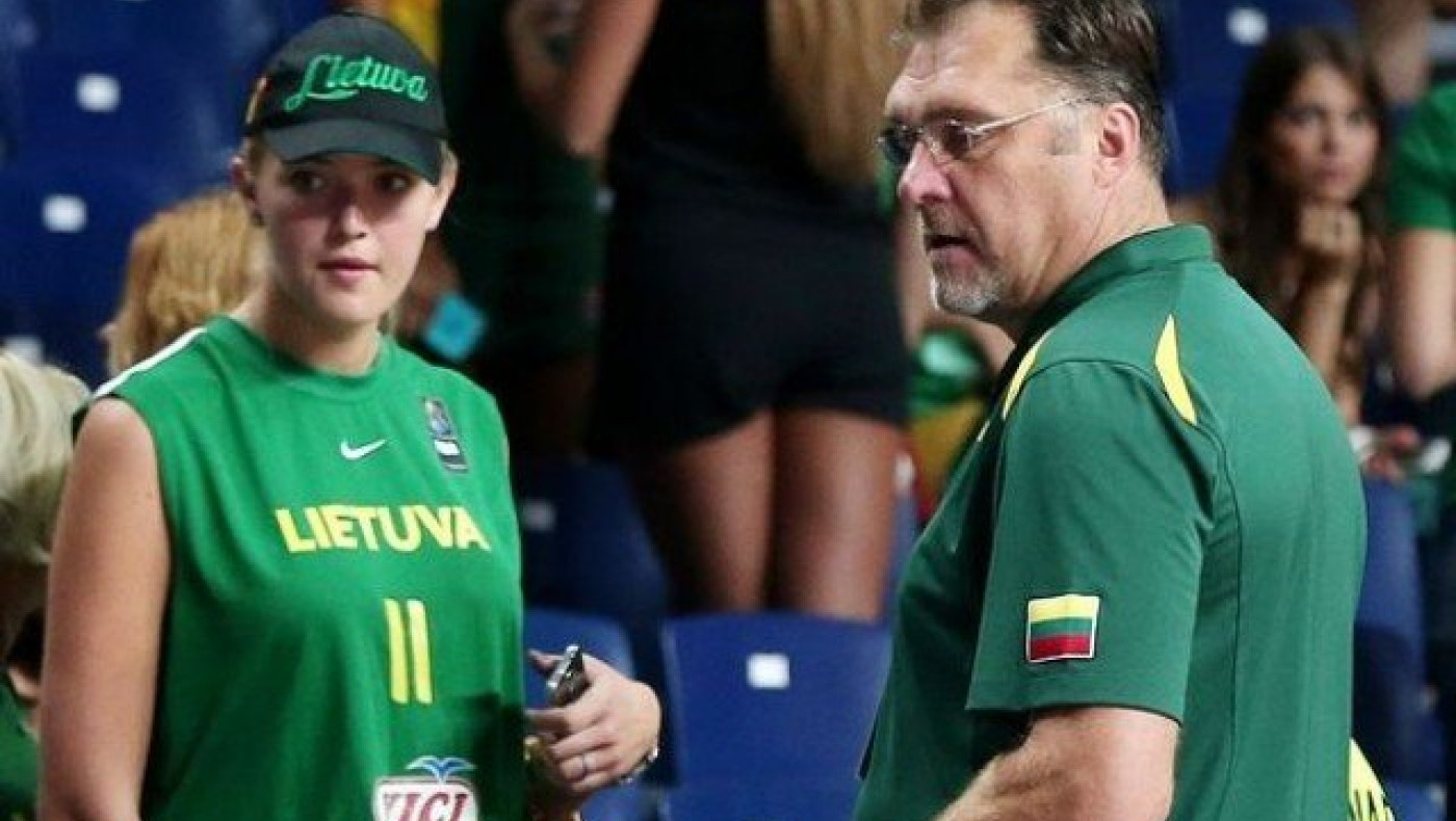 Φοβερός Σαμπόνις, καλάθι με ραβέρσα από το κέντρο (vid)