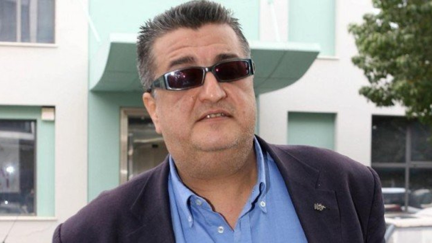 VIRAL: Ο  Λάμπρος  Σκόρδας  με  ροζ  φλαμίνγκο (pic)