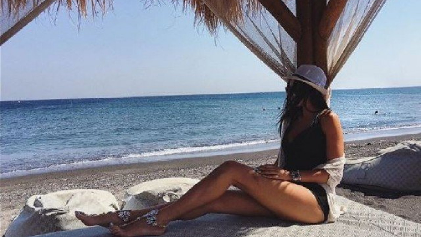 Η «καυτή» περιοδεία της Αλεξανδράκη στα ελληνικά νησιά