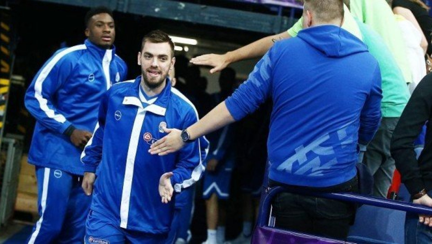 Αγωνία                τέλος                   για Μάντζαρη