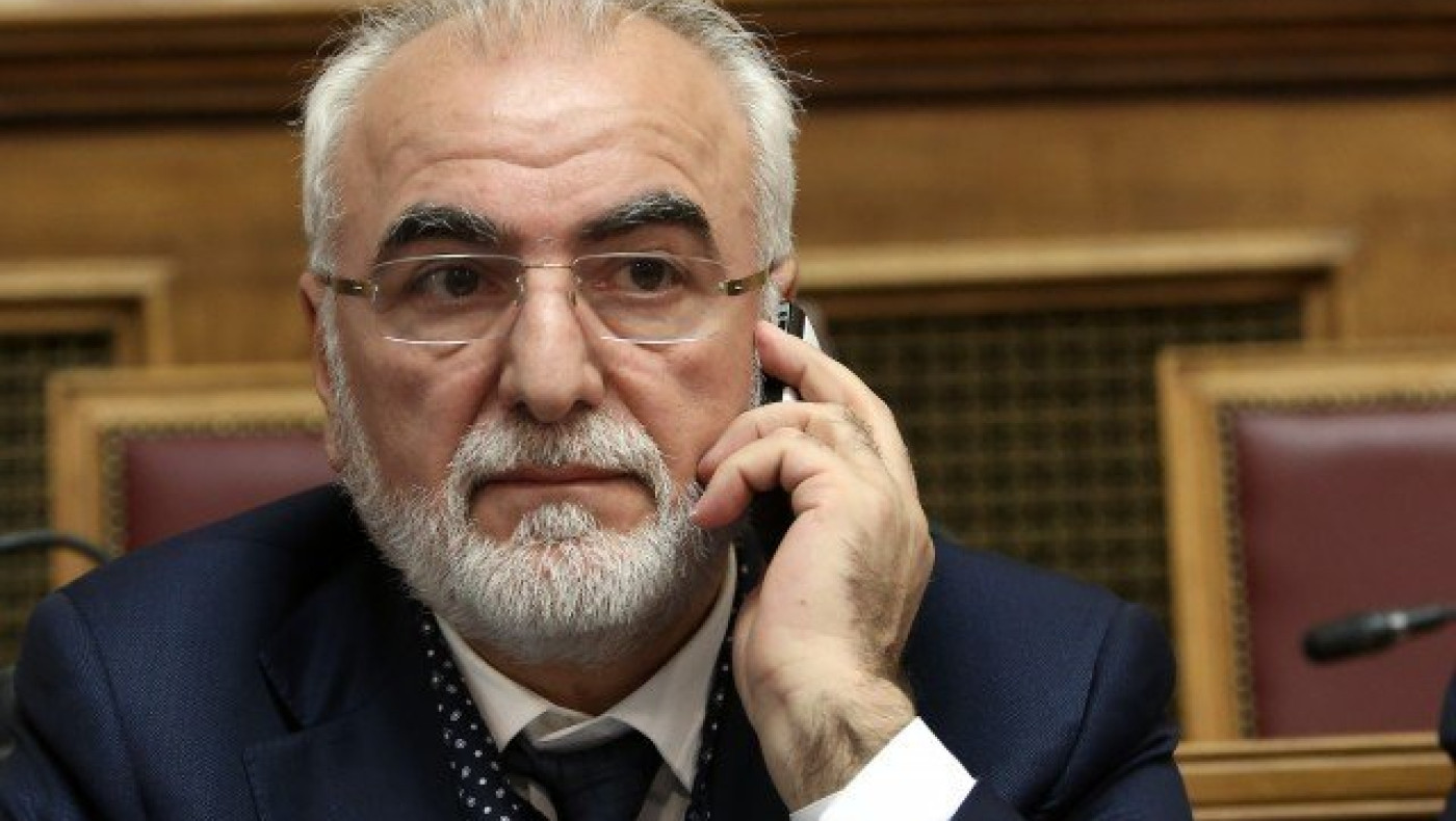 Καταγγέλλοντας                      και ντοπάροντας