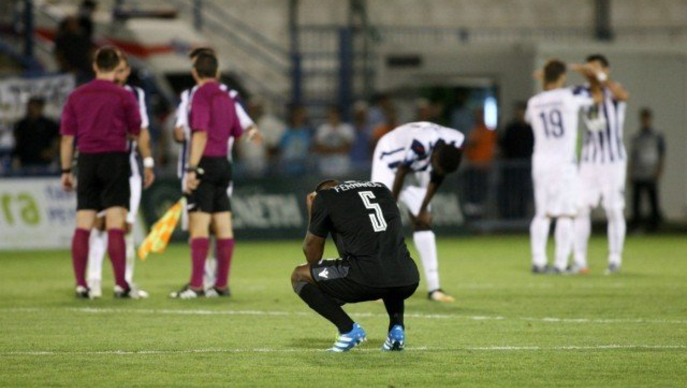 Της κακομοίρας: Βρωμούσε     χωριατίλα   ο     ΠΑΟΚ