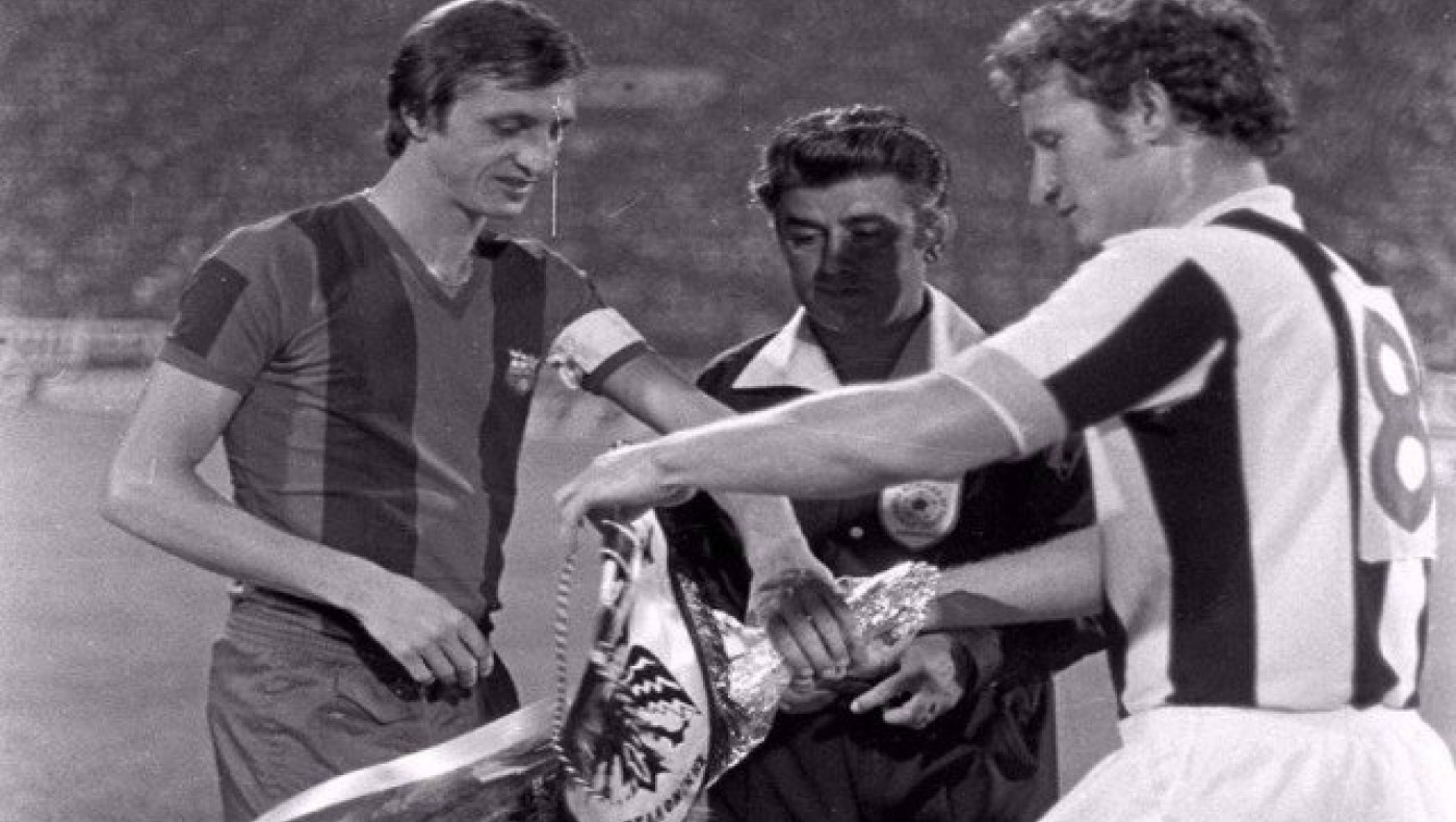 Όταν ο μεγάλος Γιόχαν Κρόιφ προσκύνησε στην Τούμπα (video)