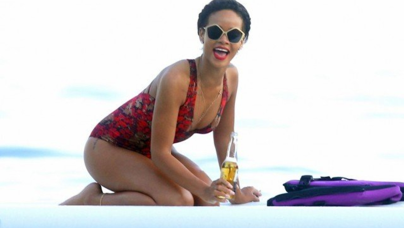 Νέο «χτύπημα» από την Ριάνα – Βγήκε χωρίς σουτιέν (pics)