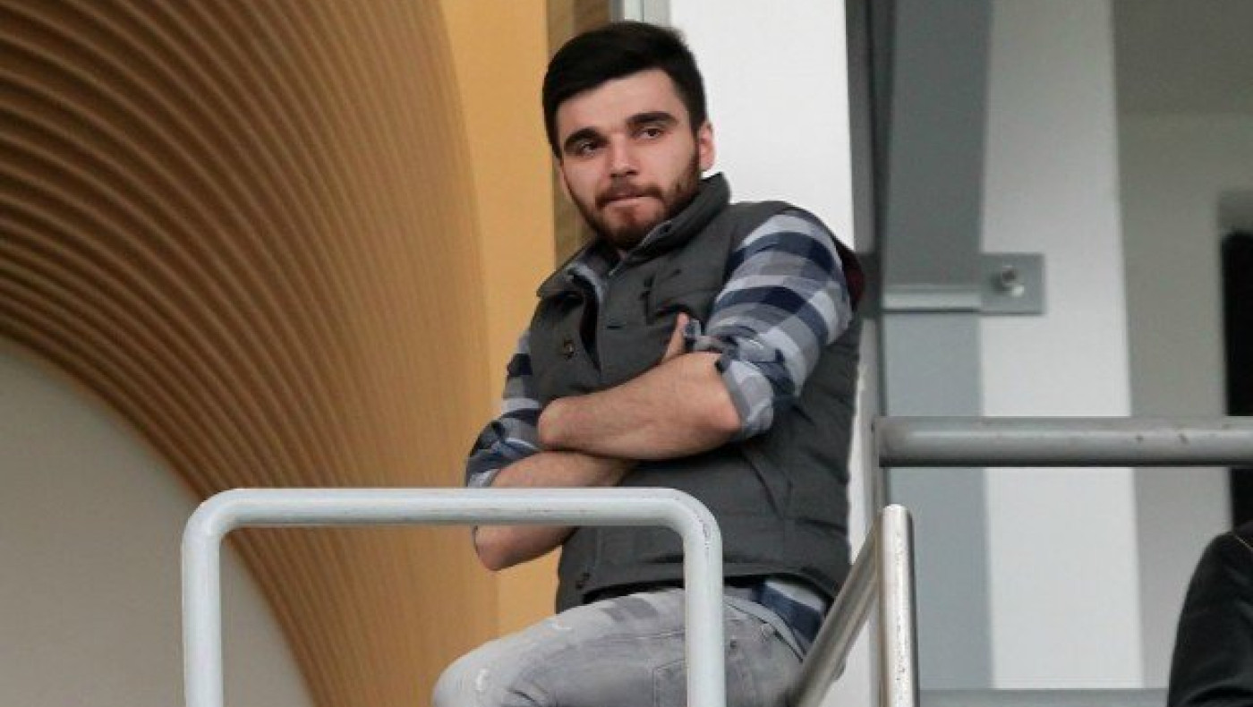 Επίθεση οπαδών της ΑΕΚ σε αυτοκίνητο του Γιώργου Σαββίδη