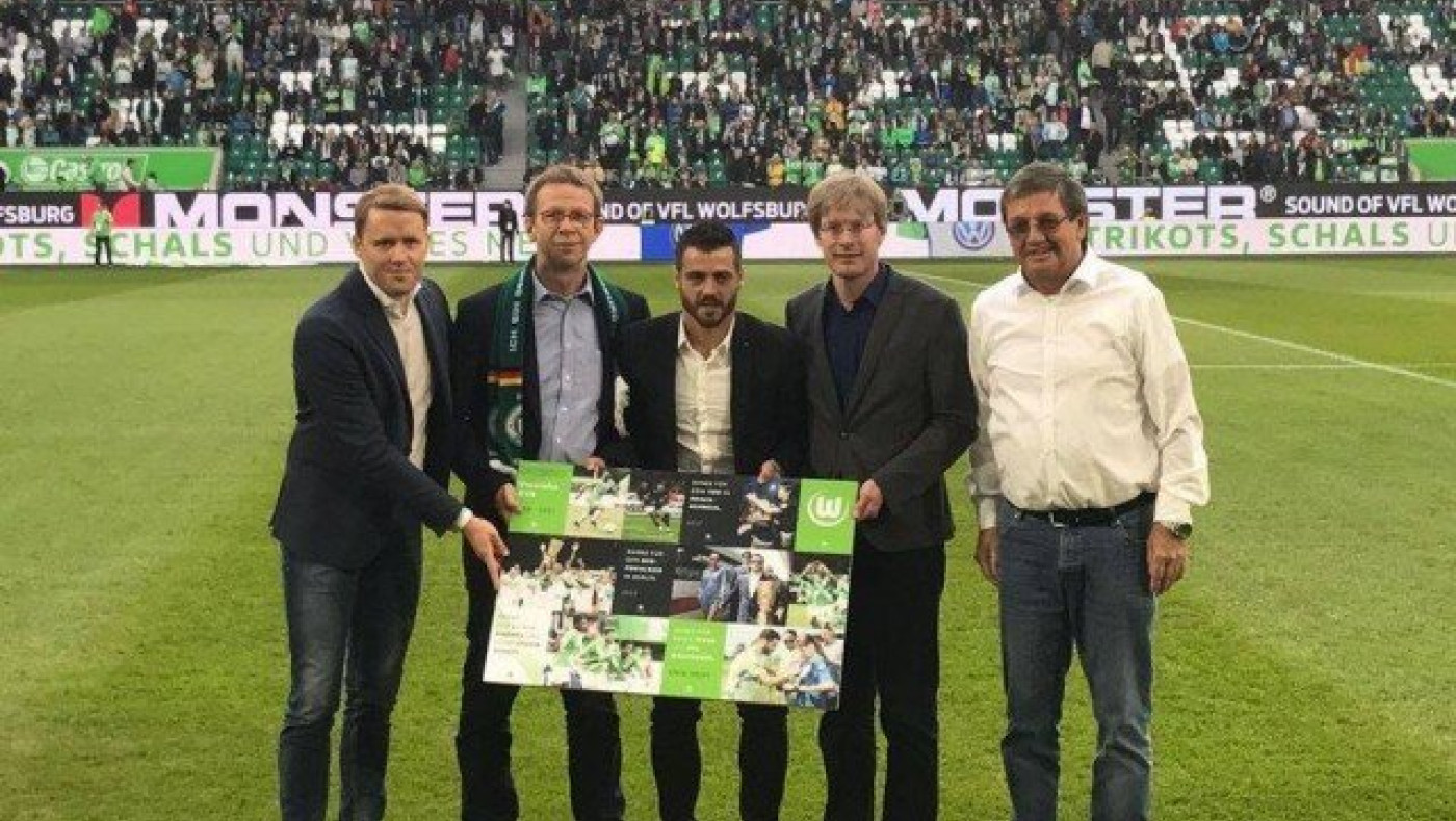 Τίμησε τον Βιεϊρίνια η Βόλφσμπουργκ, αποθέωση από τον κόσμο (vid-pics)