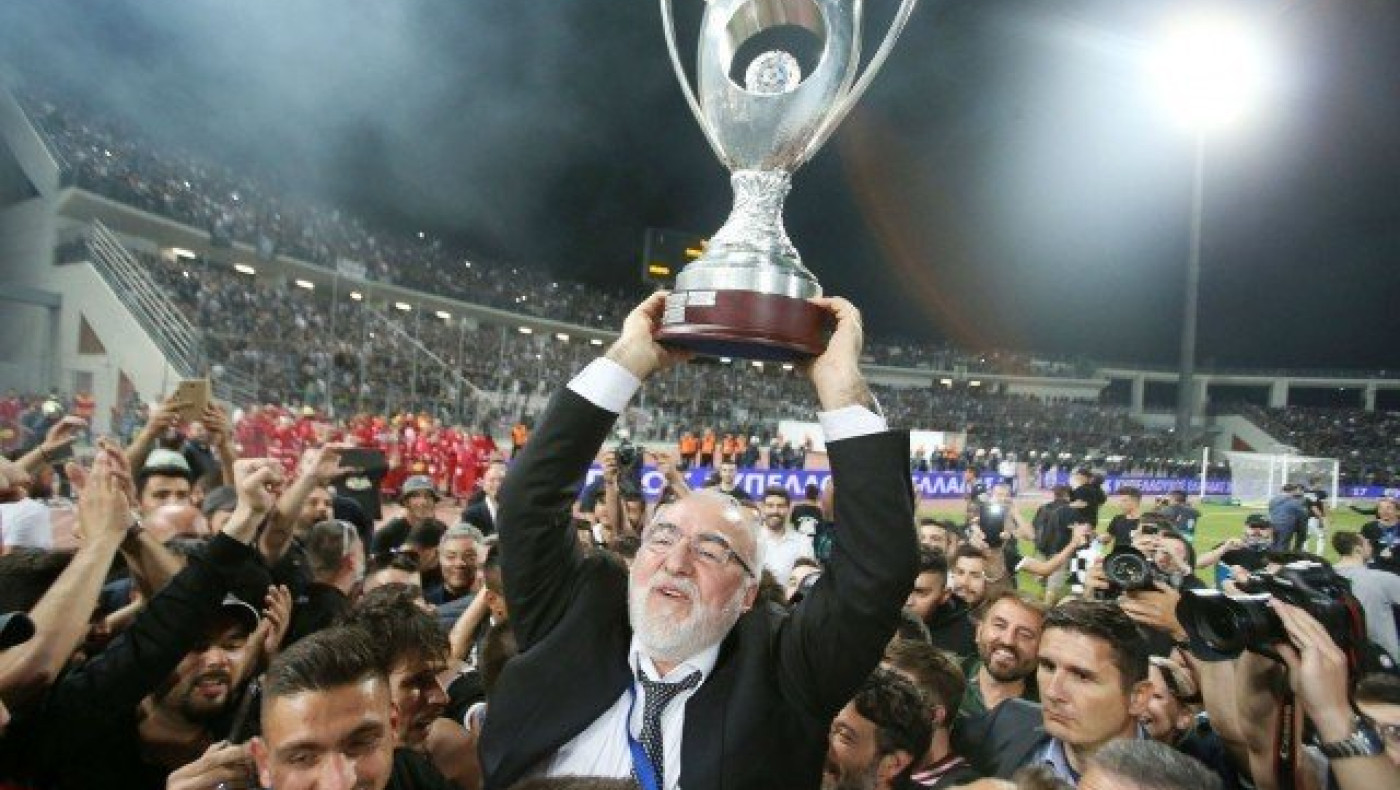 Της κακομοίρας: Του το χαρίζουν  και δεν το παίρνει