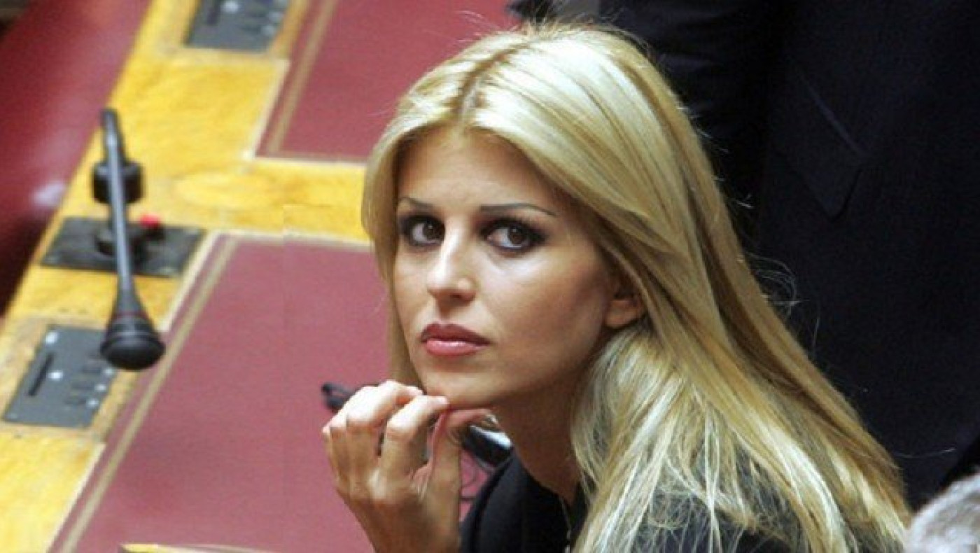 Η Έλενα Ράπτη έγινε νονά στη Θεσσαλονίκη       (ΒΙΝΤΕΟ)