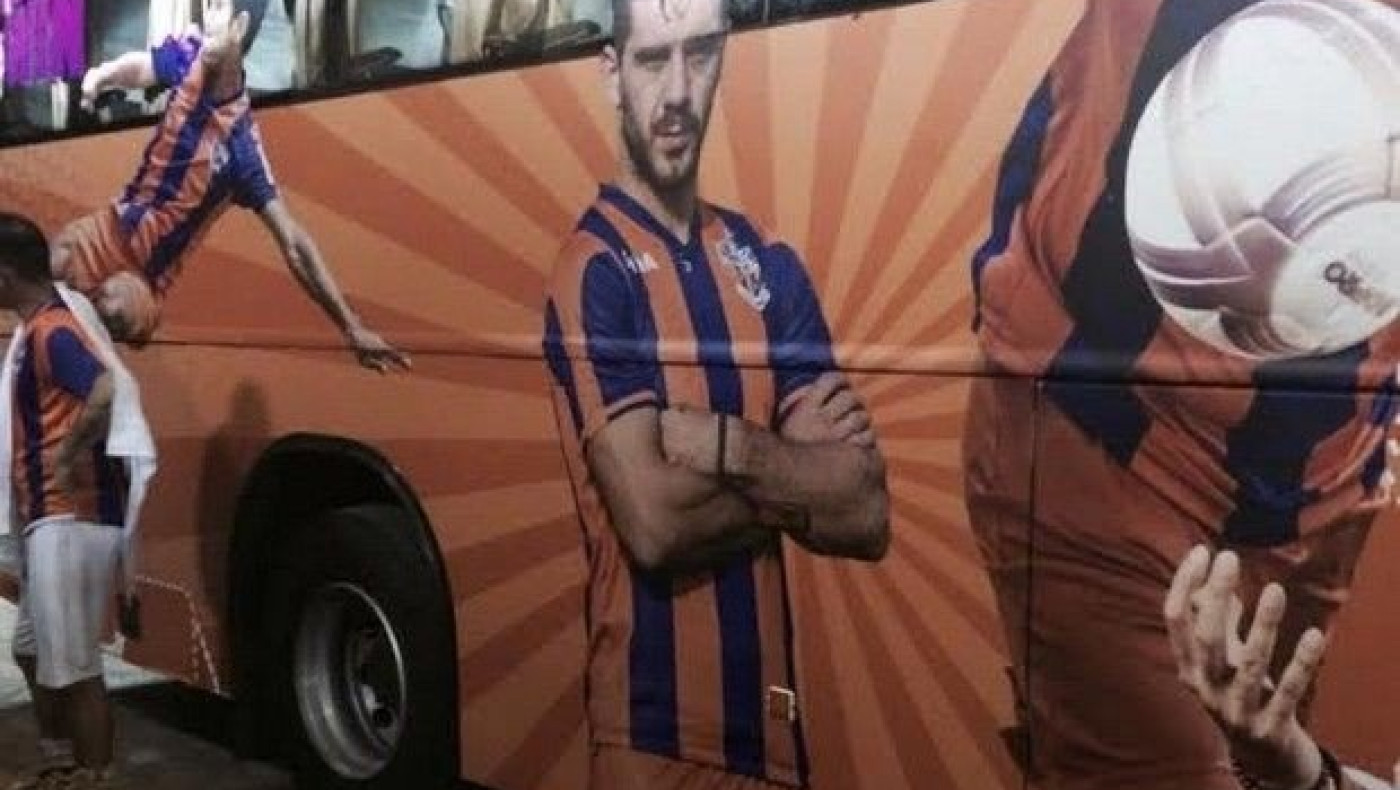 Βασιλιάς Κατσούρ με... λεωφορείο (pic)