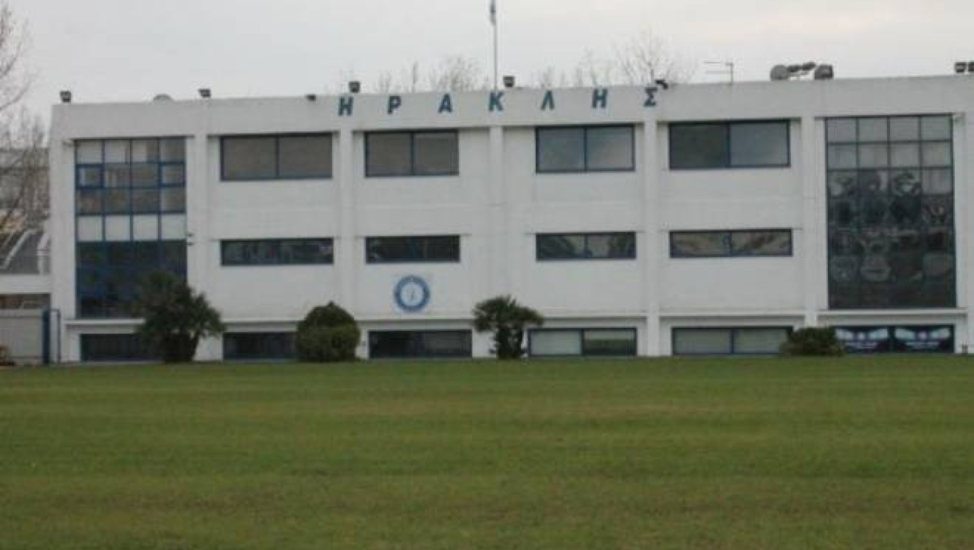 Η απουσία «κυανόλευκου» στελέχους που σχολιάστηκε