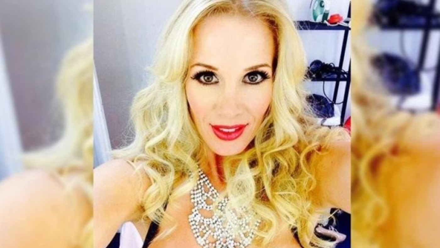 Πορνοστάρ κινείται με φορτηγό και κάνει σeξ με αγνώστους!