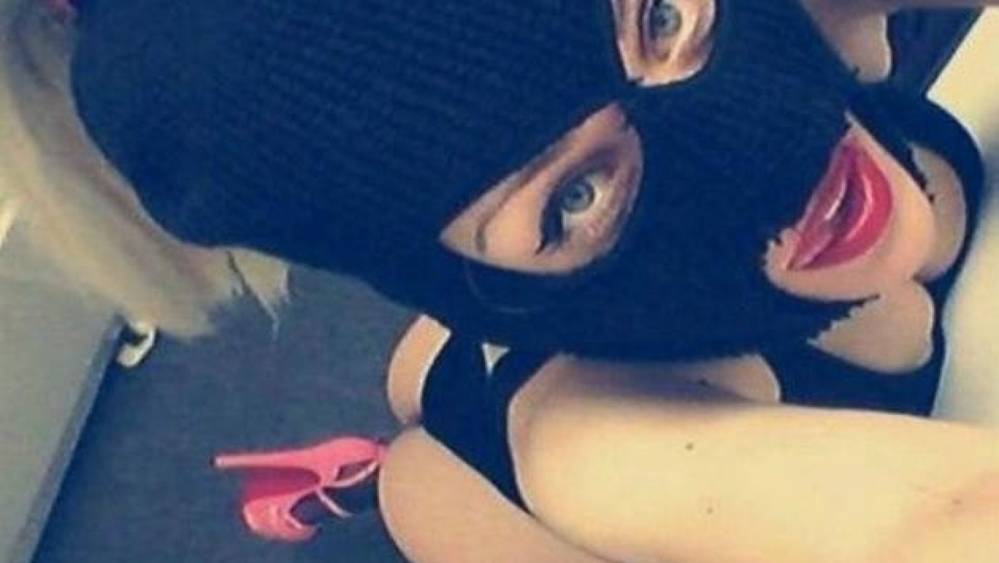 Σέξι Ελληνίδα τρομοκράτισσα! (pics)