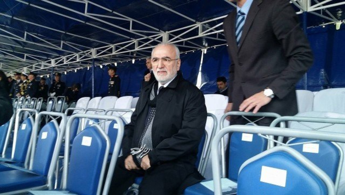 Παρών στην παρέλαση ο        Ιβάν Σαββίδης (video)