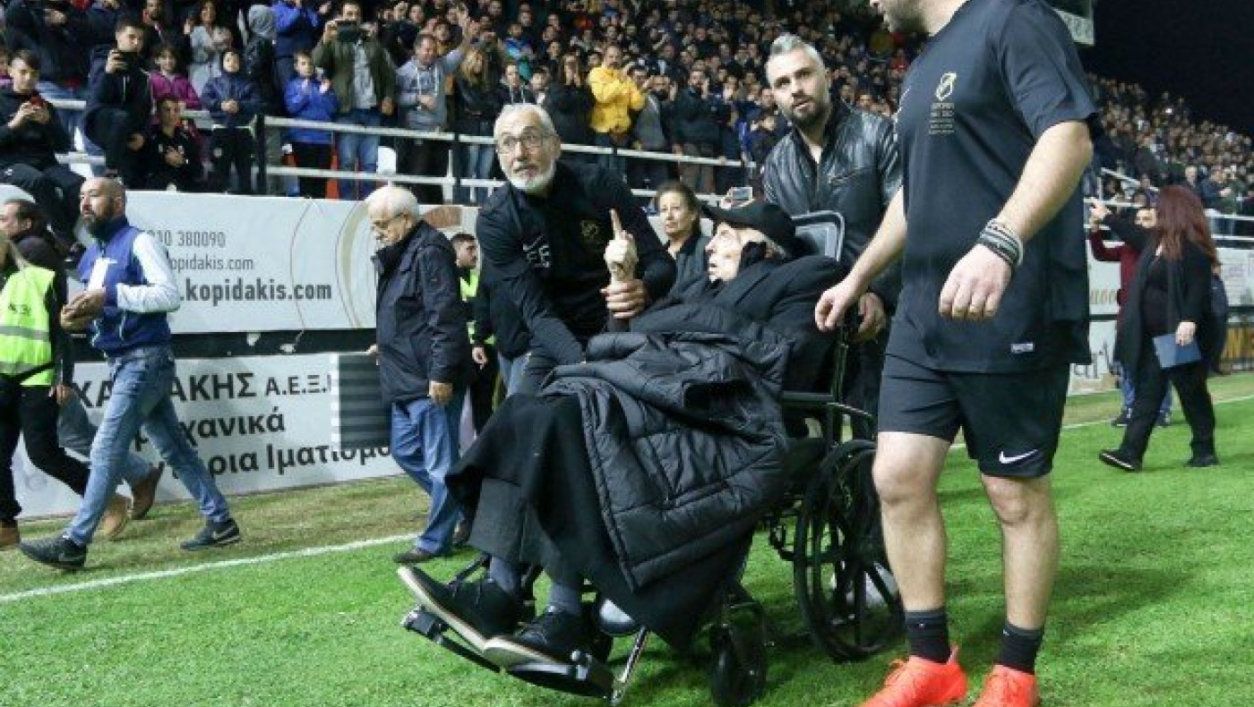 Η αποθέωση στην έξοδο του Ευγένιου Γκέραρντ από το «Γεντί Κουλέ» (vid)